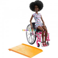Barbie modelka 195 na invalidním vozíku v overalu se srdíčky